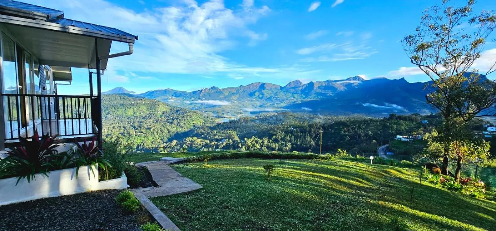 Wild Lily Apartment Pooppara Homestay