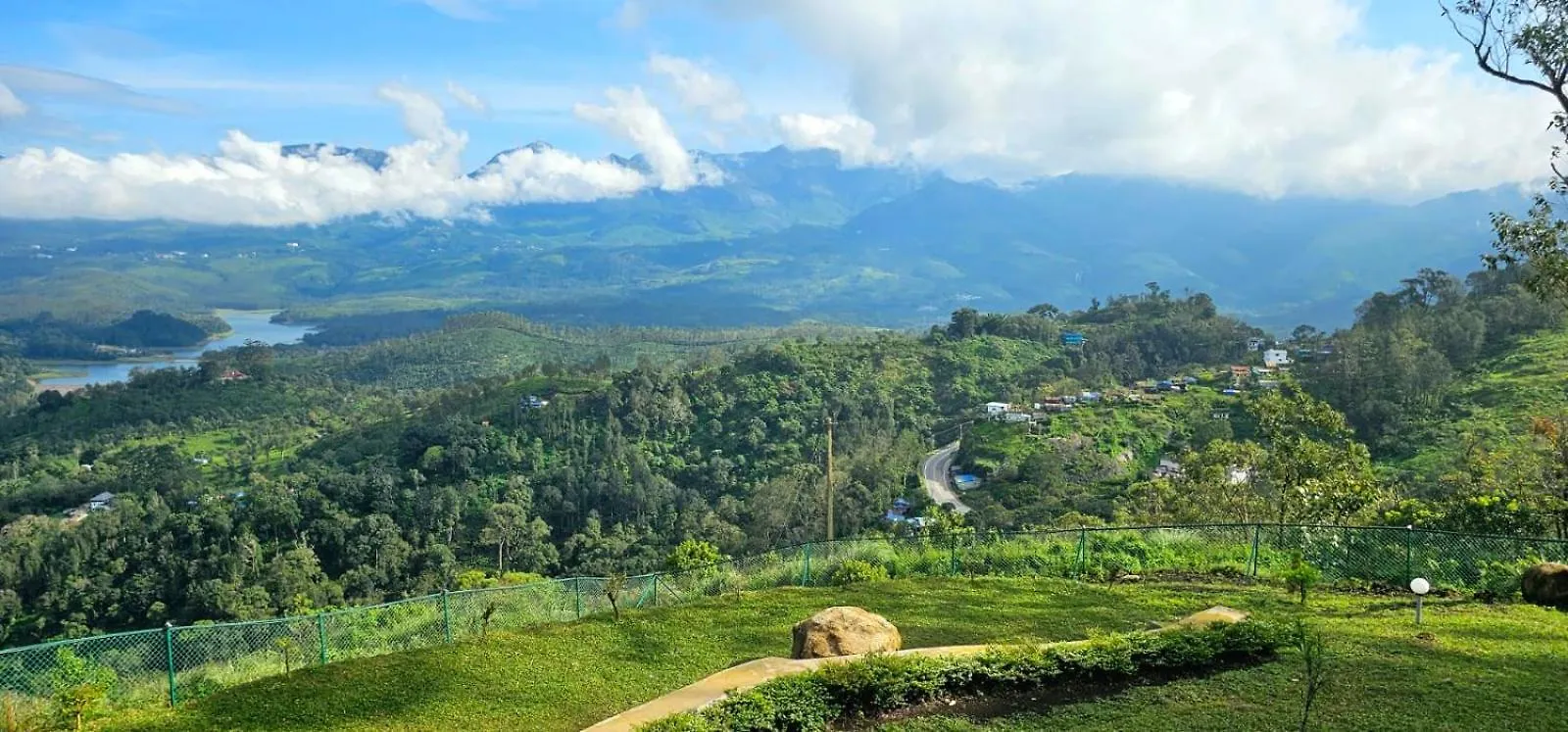 Wild Lily Apartment Pooppara Homestay